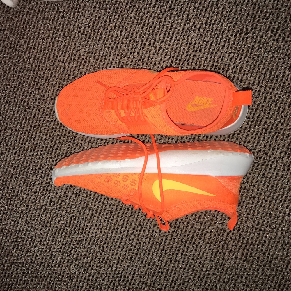 Womens Nike Roshe Runs 1